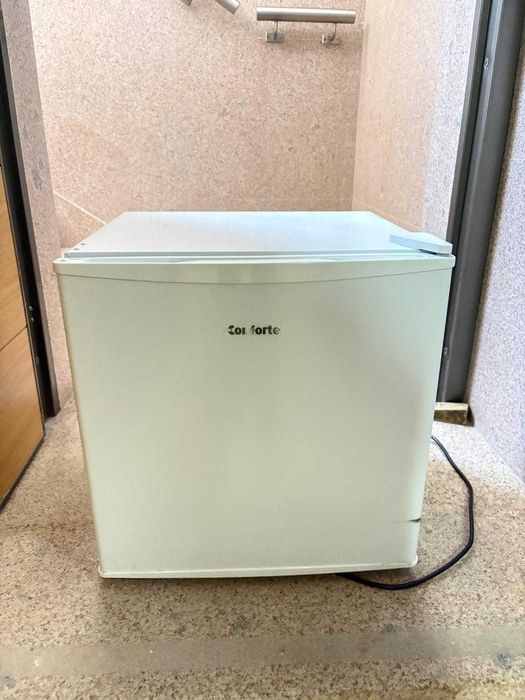 Minibar usado, estimado e em ótimas condições