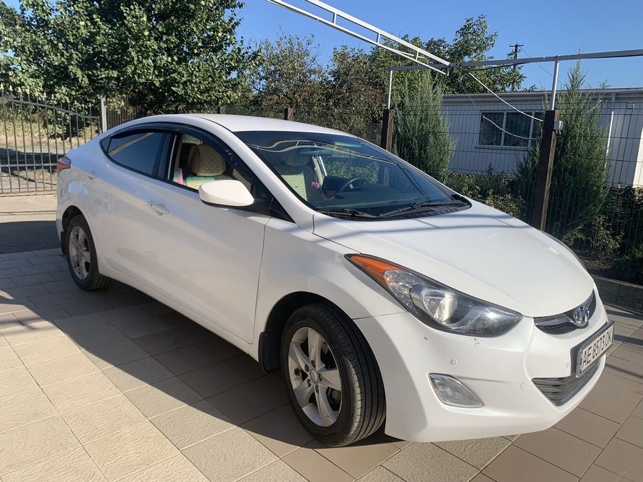 Hyundai Elantra 2013 року