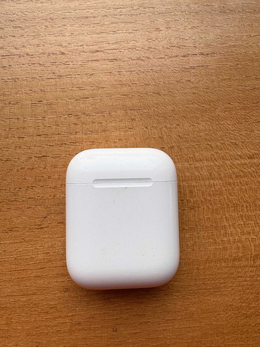 Оригінальний кейс AirPods 2