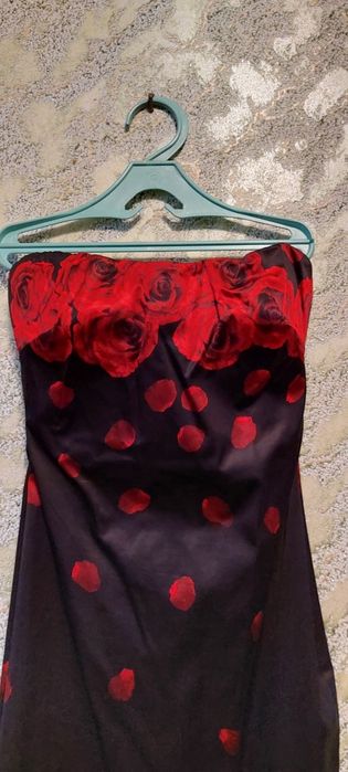 Продам платье фирменное