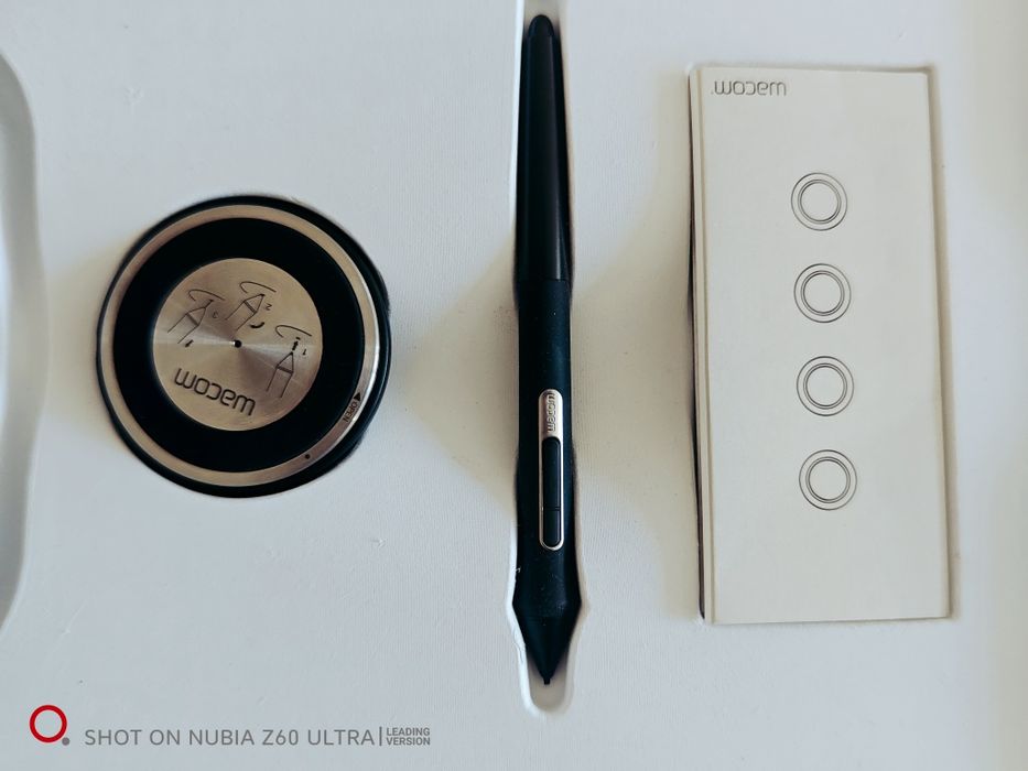 WOWACOM Intuos Pro PTH-660 Paper edition