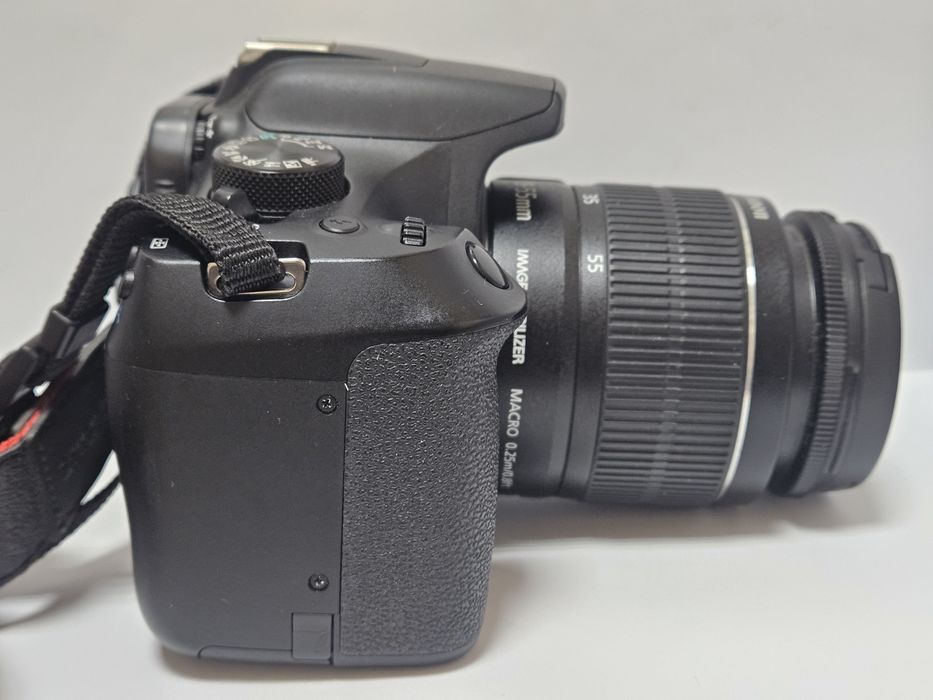 Canon EOS 1300D фотоапарат в ідеальному стані