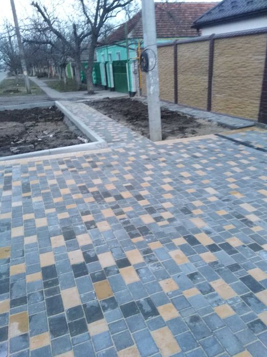 Укладання тротуарноЇ плитки