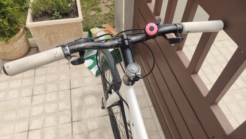 Trek branca em bom estado
