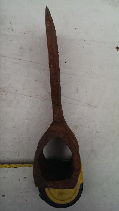 топор старинный..