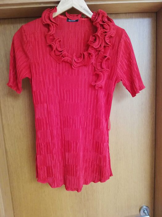Top vermelho de cerimónia