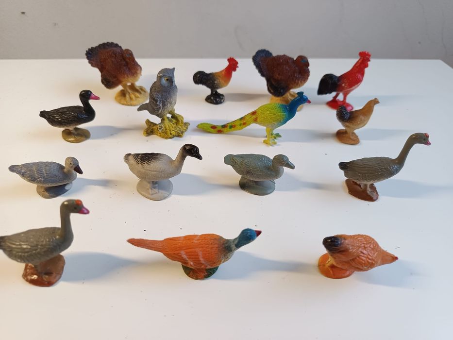 15 bonecos em PVC aves