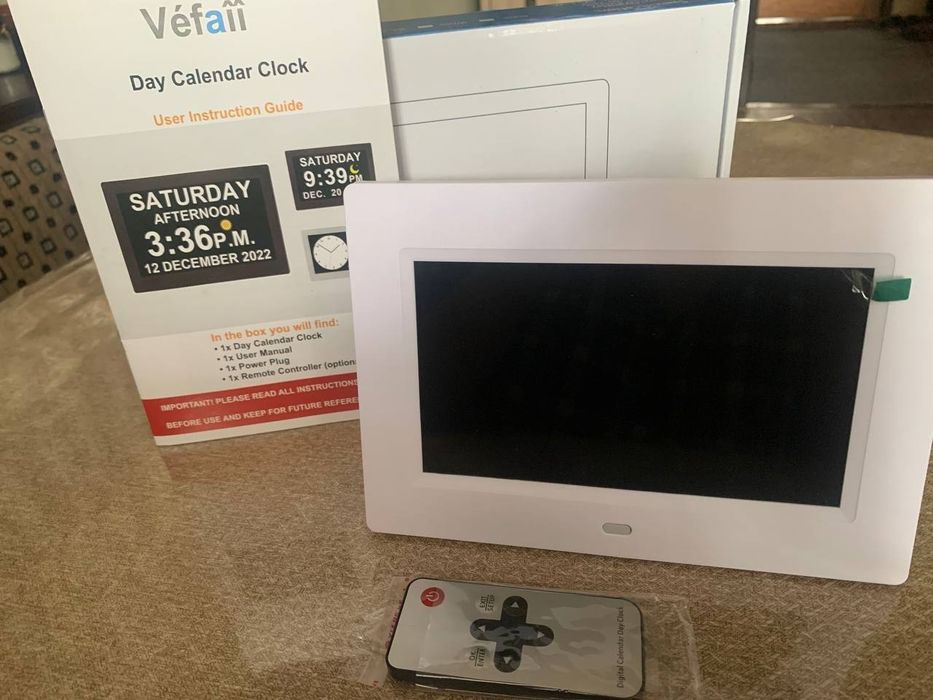 Цифрова рамка годинник з будильниками