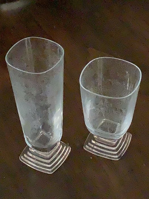 8 copos vintage em vidro- design geometrico/ base quadrada