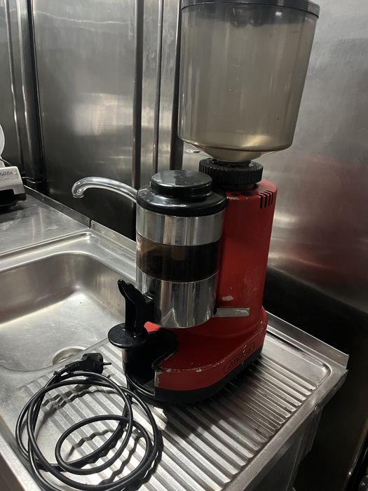 Moinho de Cafe AUREA a trabalhar a 100%