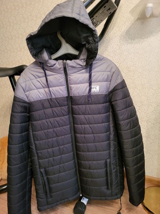 Продам зимнюю куртку Reebok