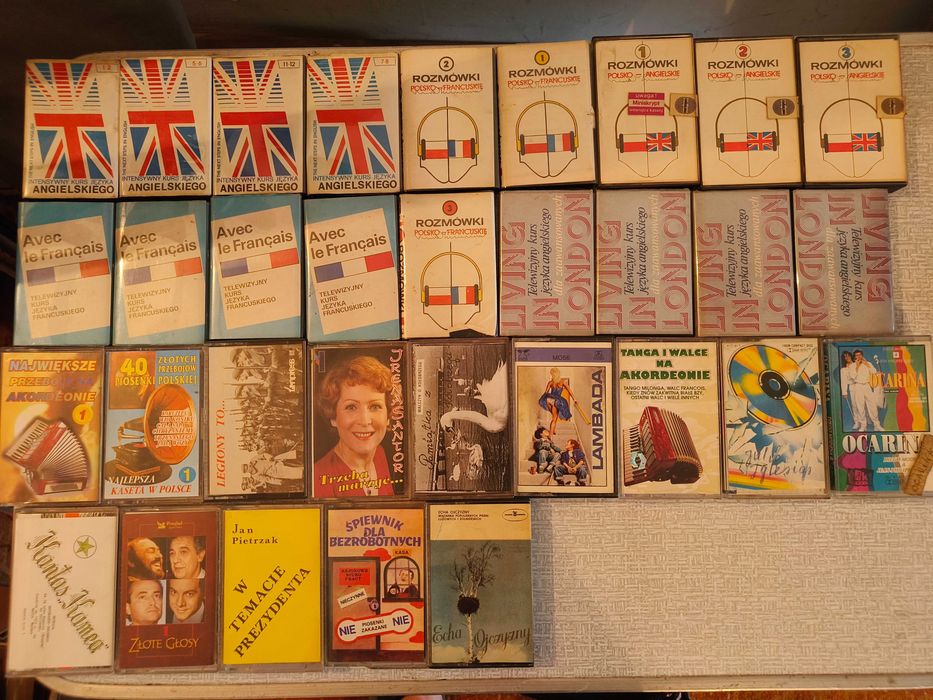 Kasety magnetofonowe + stojaki na kasety PRL