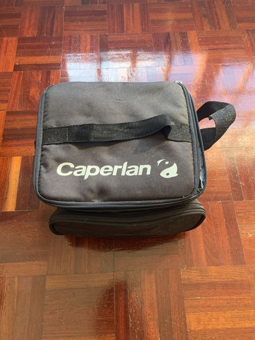 Bolsa Caperlan com diversos acessórios e material de pesca.