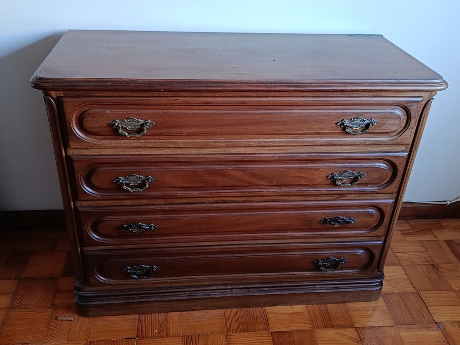 Cómoda vintage em madeira