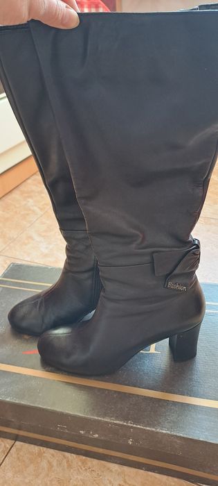 Продам шкіряні весна-осінь чоботи Lolacandi 40 розмір