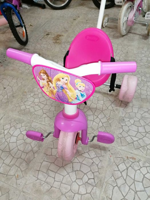 Triciclo de menina