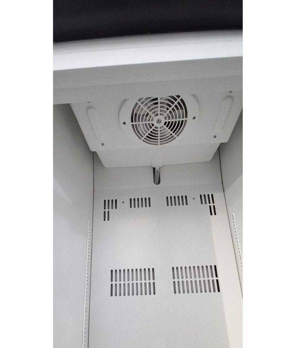 Холодильник вітрина двері скло Inter 550 
207×68×67.Об'єм 530л.