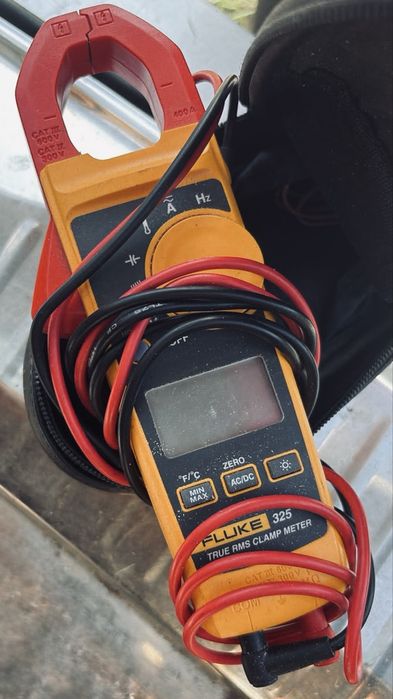 Sprzedam miernik fluke 325 true rms clamp meter. Cały komplet w etui!