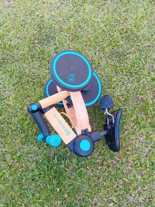 Triciclo evolutivo e dobrável kinderkraft