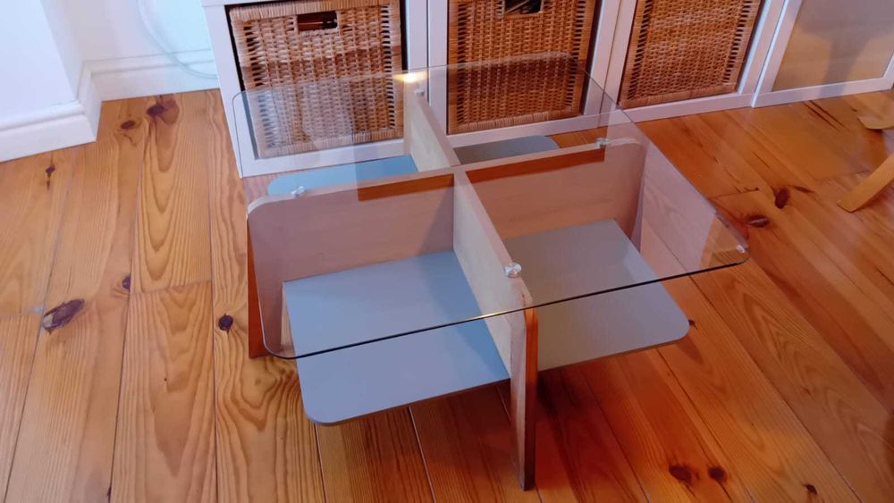 Mesa de centro com bancada de vidro, 62x62cm