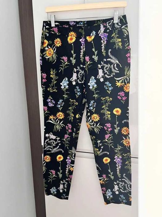 Eleganckie spodnie cygaretki Stradivarius 38 M w kwiaty