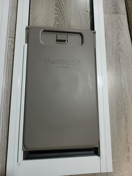 Дверцята для домашніх тварин PetSafe Sliding Glass Pet Door (розмір Me