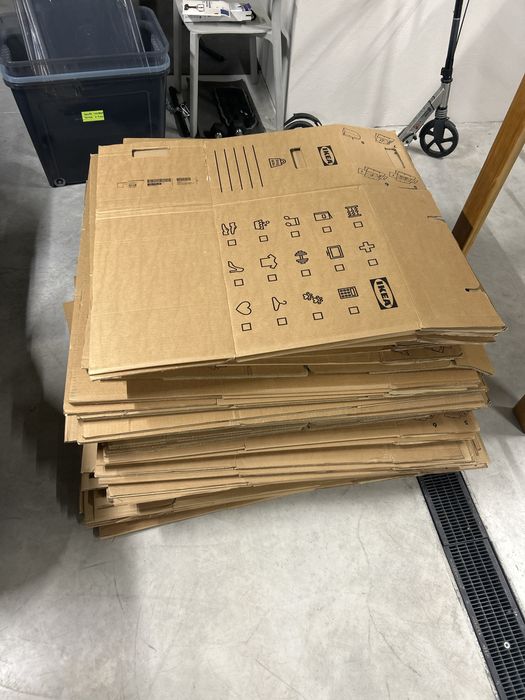 62 moving boxes (caixas IKEA)