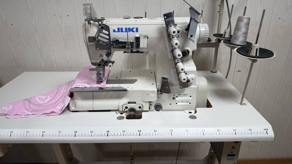 Renderka Juki MF-7523 Jak Nowa 2-3 igłowa Dwuigłówka drabinkowa Servo 230V Rozstaw 6,4mm