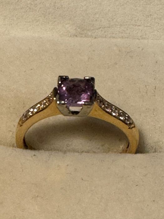 Złoty pierścionek z ametystem