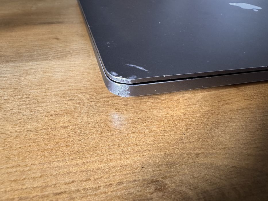 Macbook pro 16 2019 a2141 16/512 i7 radeon 5300m