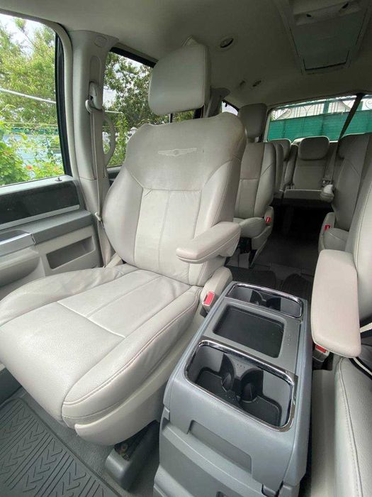 Chrysler Grand Voyager 7 МЕСТ в полной комплектации (2.8 дизель)