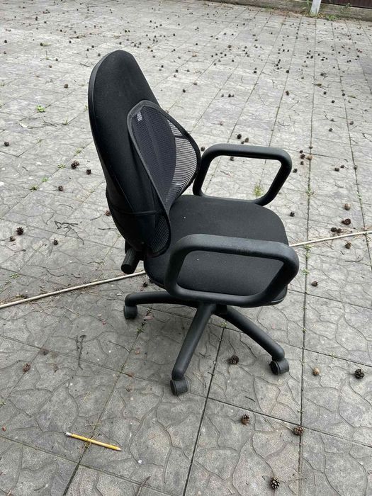 Офіснк крісло, шафа