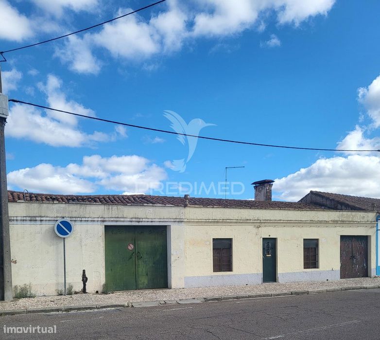 Moradia Térrea Com Garagem