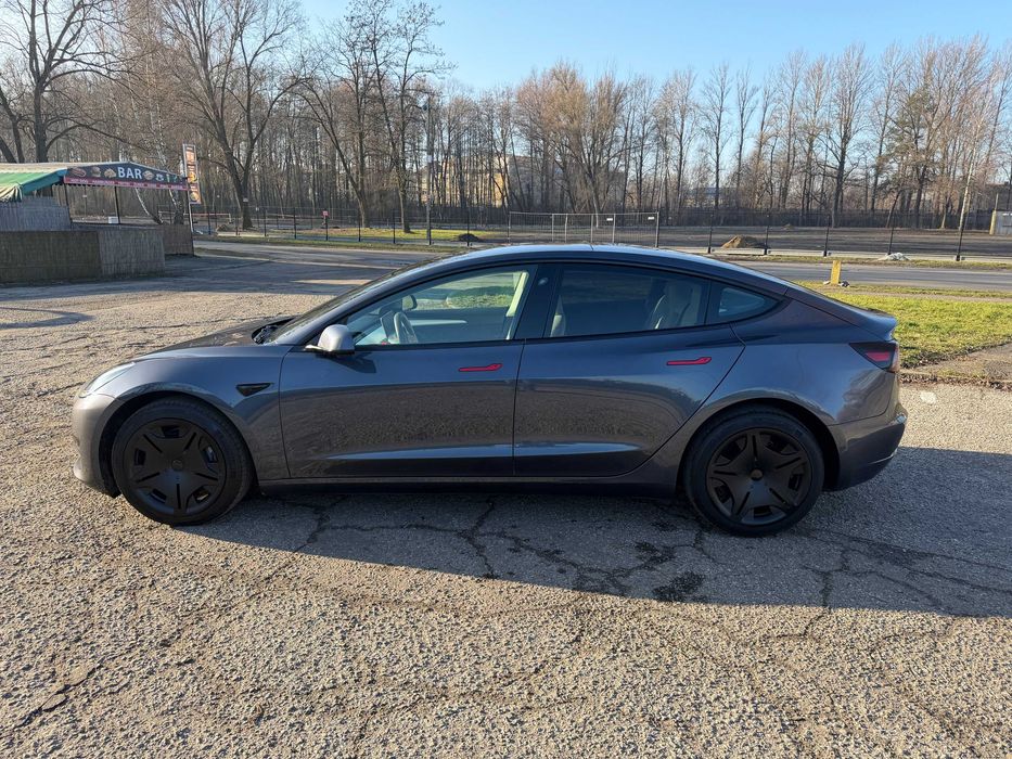Tesla 3 RWD rok 2023 przy obecnych cenach paliwa - jazda za darmo