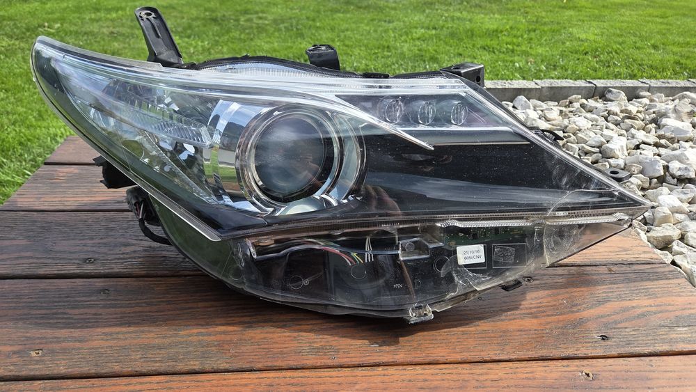 Lampa reflektor prawy przód Toyota auris
