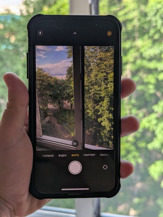 iPhone XS Max 256GB Neverlock у золотистому

кольорі.