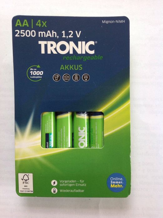 Акумуляторні батареї типу АА та ААА.