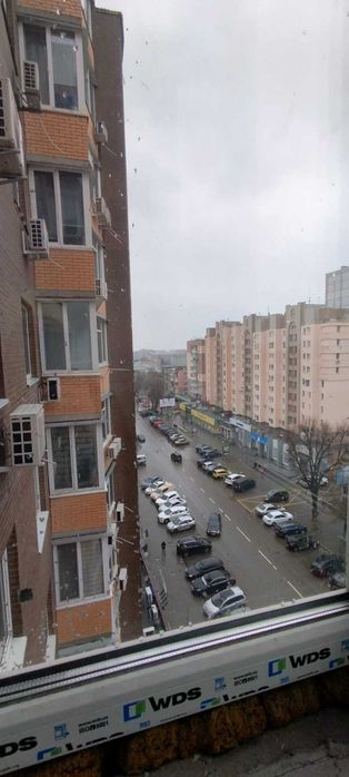 Продаж великої однокімнатної квартири в центрі міста. Галя