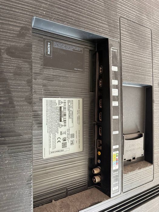 разбитый Телевизор Samsung UE55NU7172U