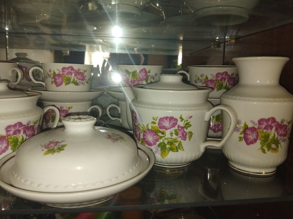 Продам 3 сервиза хорошего  качества и в полном обьеме.