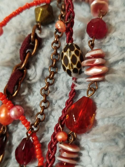 Прикраси. Набір: намисто і сережки.