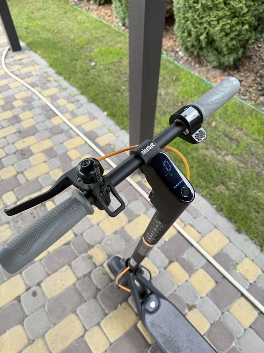 Електросамокат ninebot