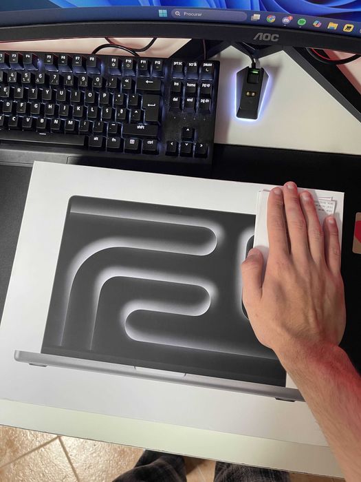 MacBook Pro 14” (M3, 16GB RAM, 512GB SSD) - Novo!