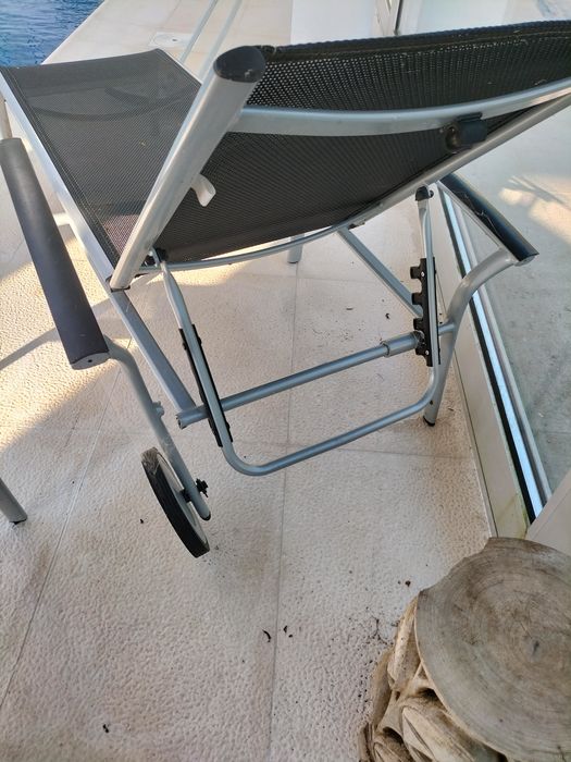 Cadeiras espreguiçadeira, terraço ou jardim.
​Material: Estrutura leve e resistente em alumínio