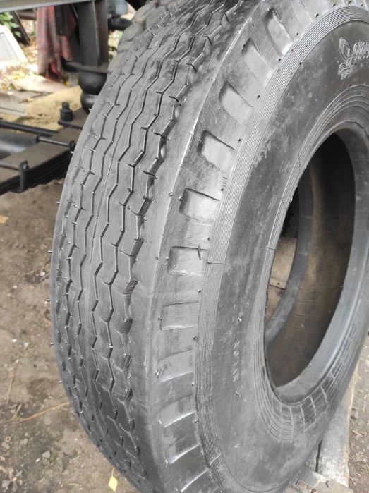 Шина 9.00-20 в отличном состоянии