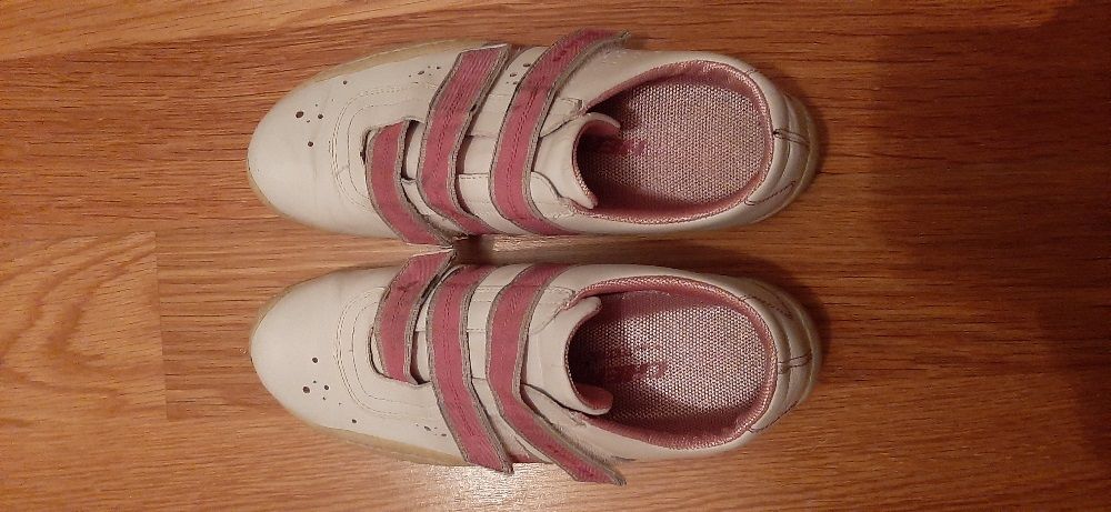 Skechers tamanho 36