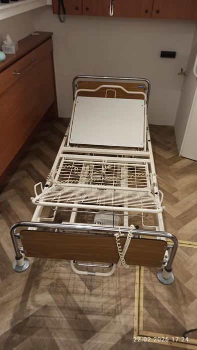 Łóżko szpitalne/rehabilitacyjne, elektryczne z materacami