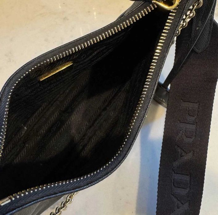 Bolsa de ombro Prada 2005 Reissue em pele Saffiano preta