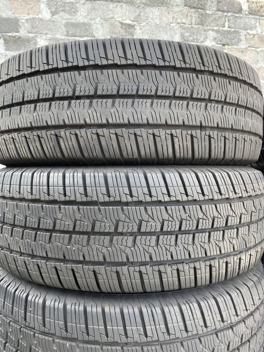 215/65/16с Continental Van Contact 4 Season