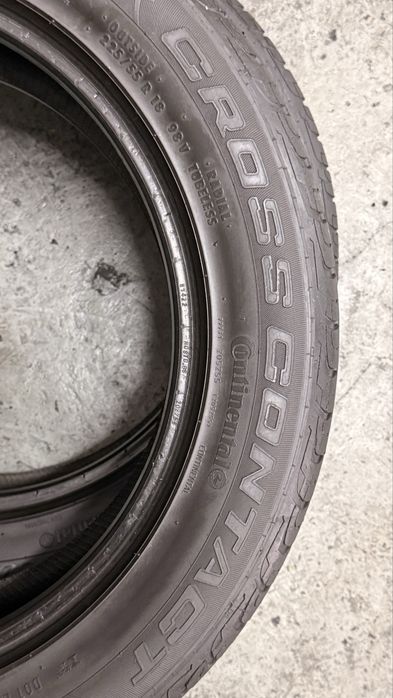 Pneus 225/55r18 Continental CrossContact UHP com 75% piso